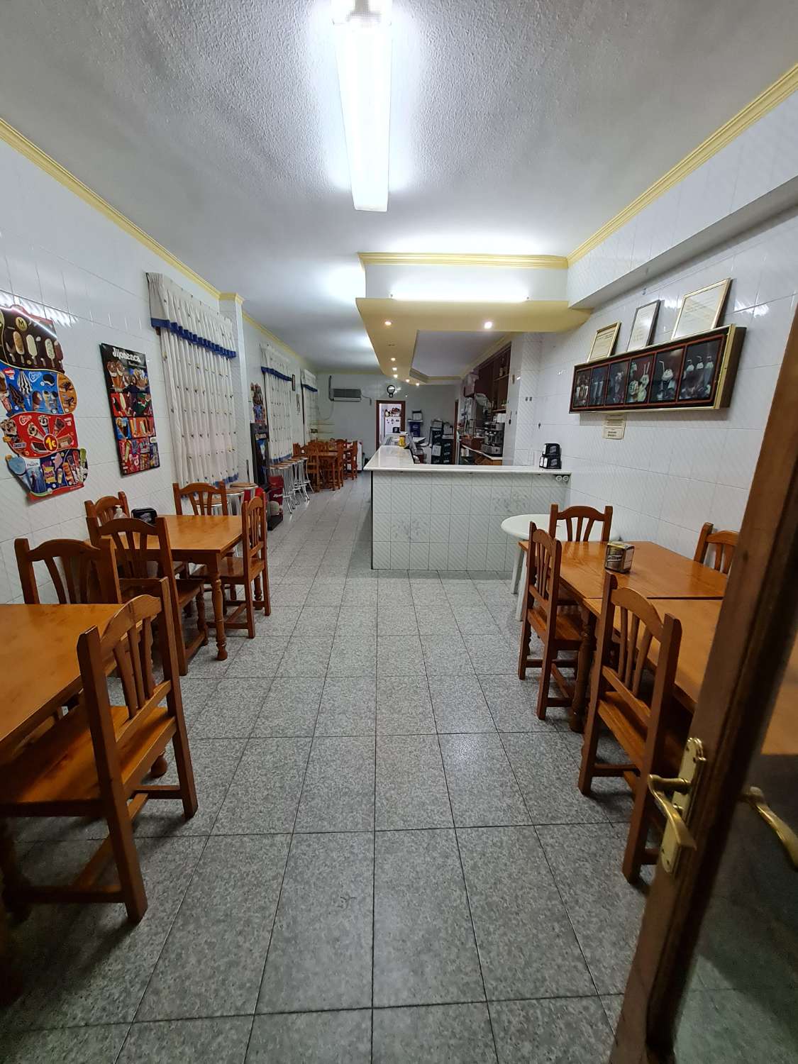 Bar y piso grande en el centro de Vélez-Rubio