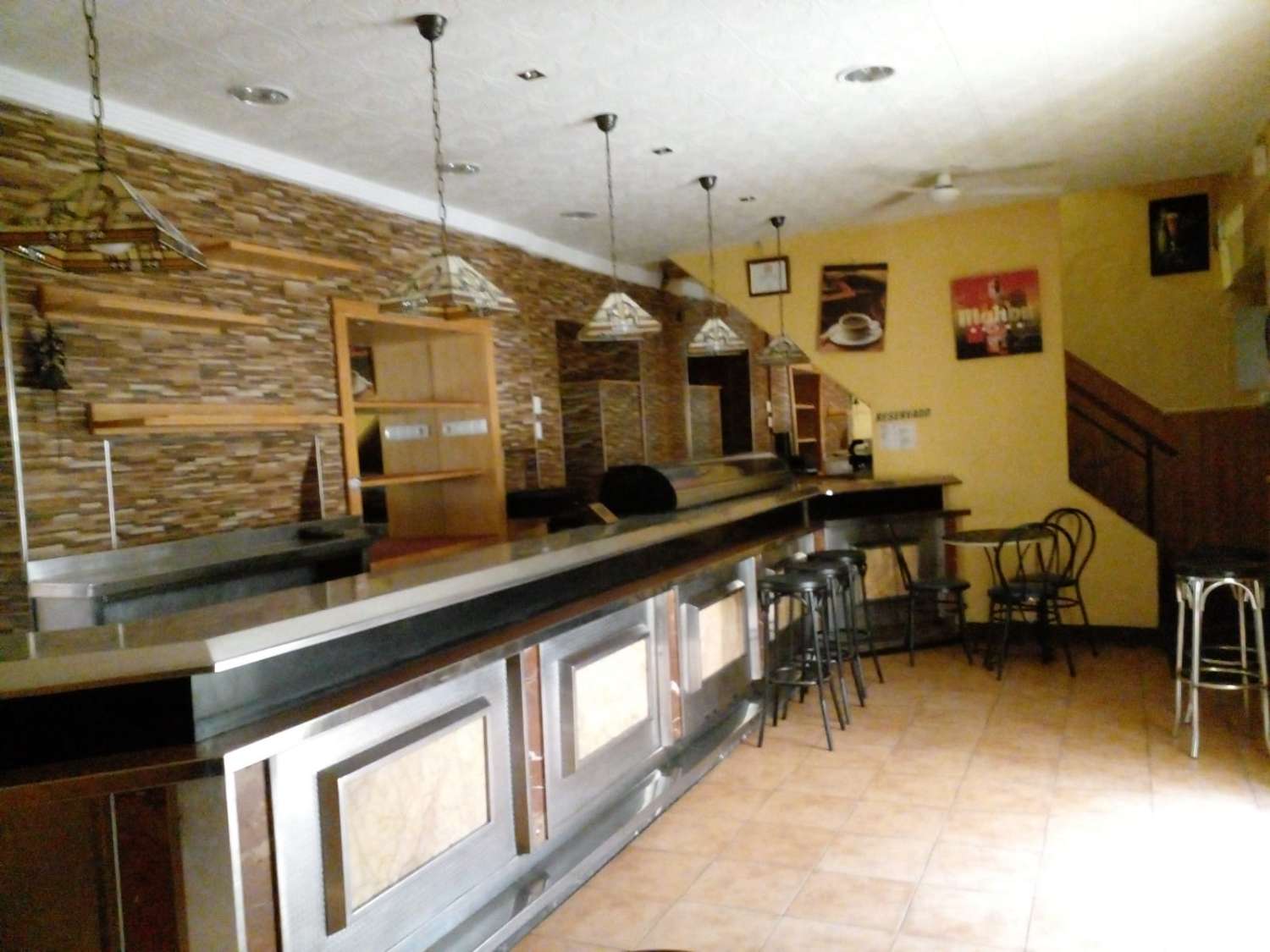 Great Business Opportunity Bar with accommodation in the central plaza in Vélez-Blanco