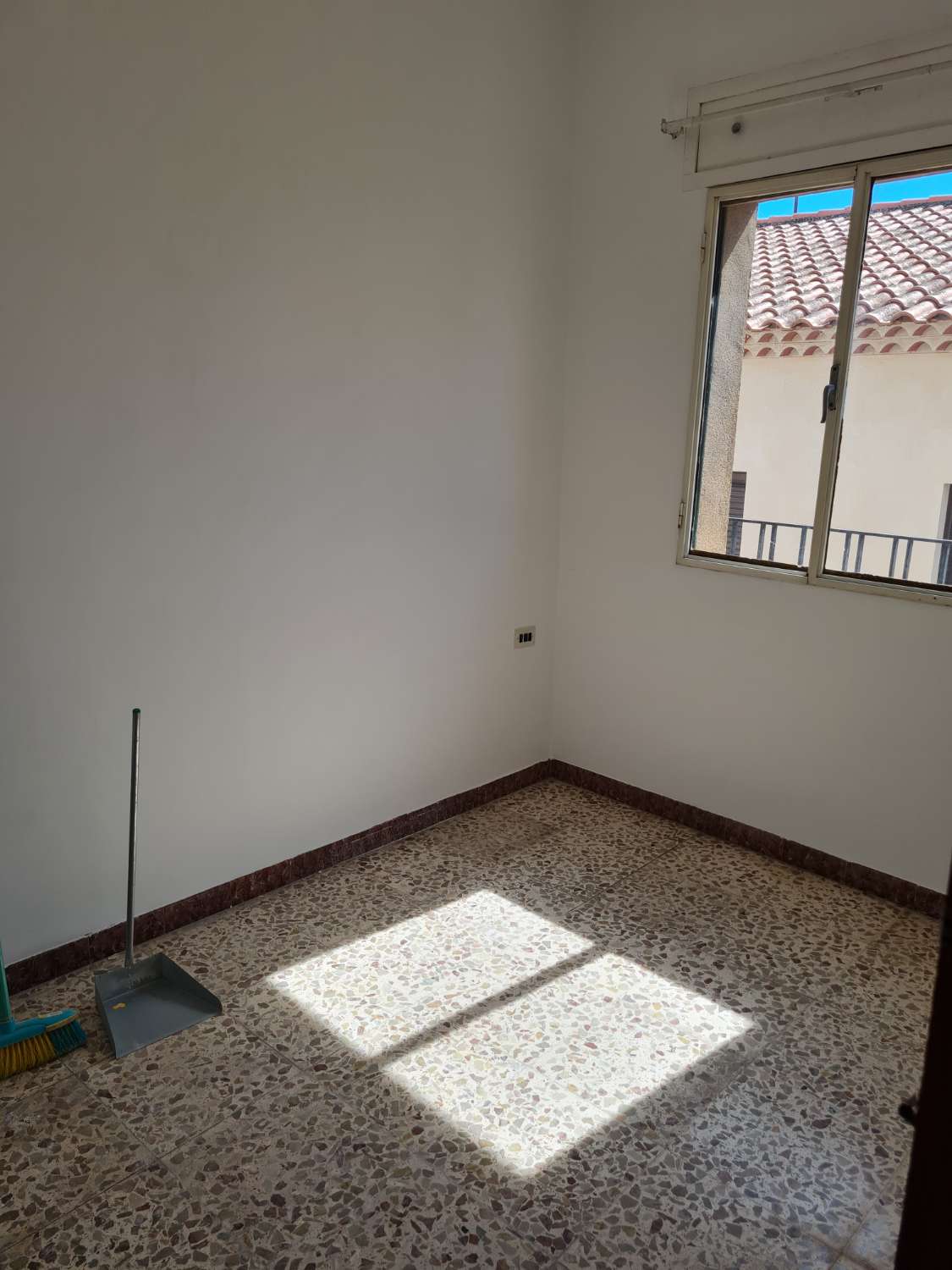 Large town house some reform needed ,3 bed 1 Bath , Garage and Roof Terrace in Velez- Rubio