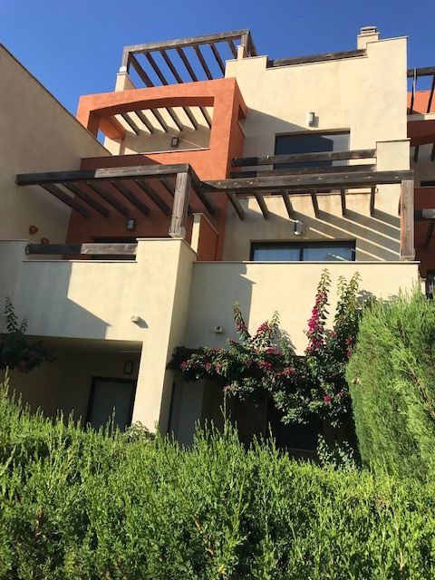 2 Bedroom,2 Bathroom Duplex overlooking golf course. Communal Pool