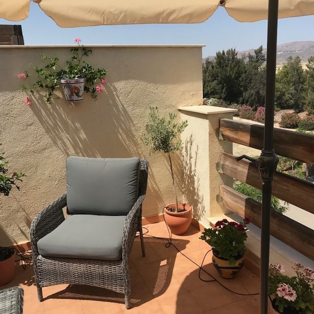 Duplex mit 2 Schlafzimmern und 2 Badezimmern mit Blick auf den Golfplatz. Gemeinschaftspool