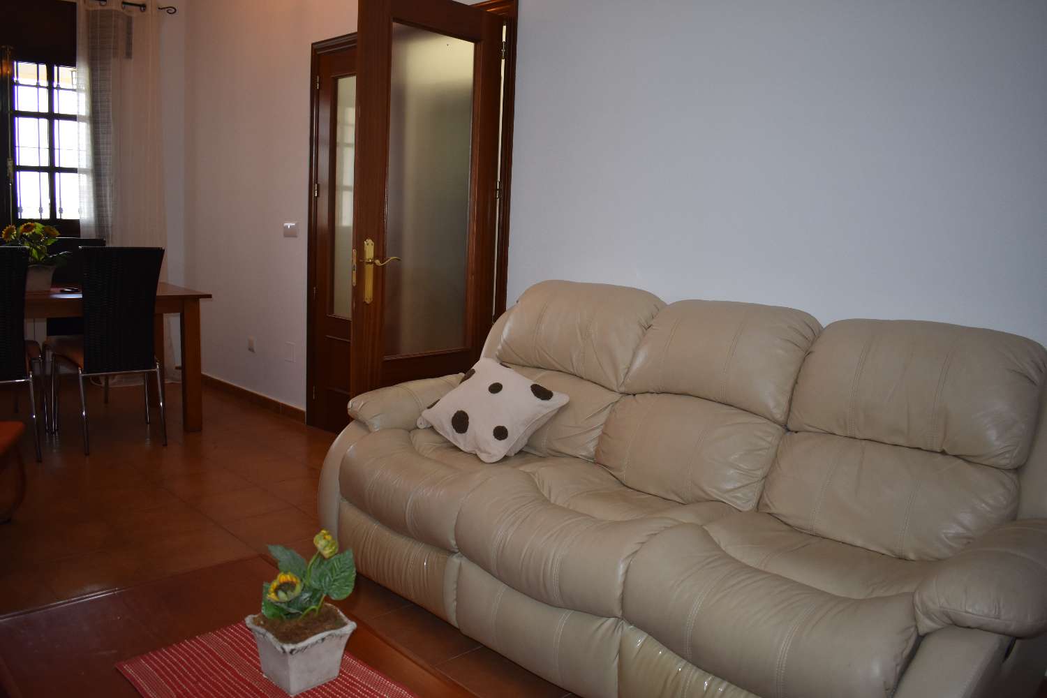 Fully equipped and furnished 2 bed / 2 bath apartment in excellent condition