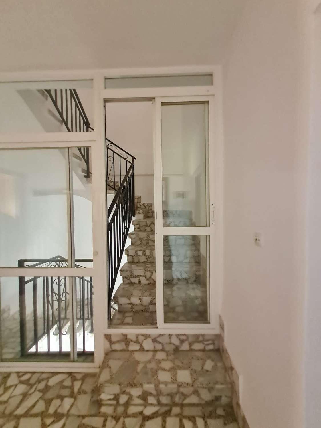 Ruim appartement en winkel in Vélez-Blanco