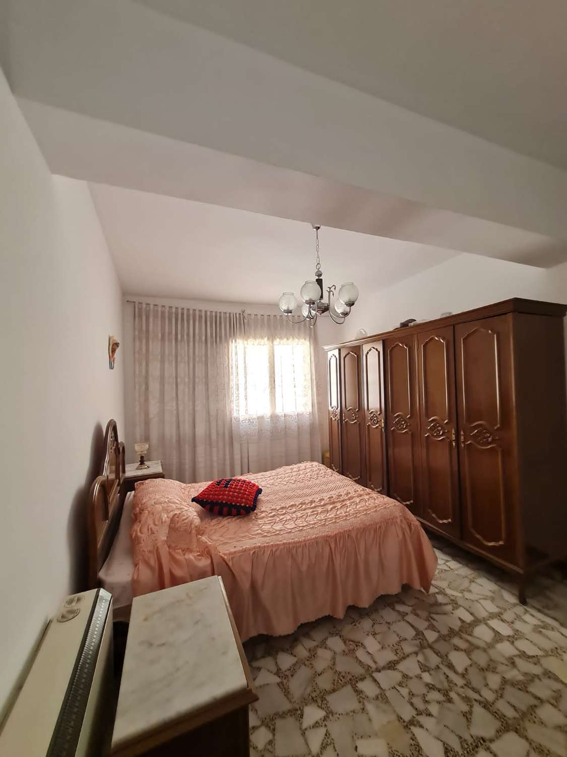 Ruim appartement en winkel in Vélez-Blanco