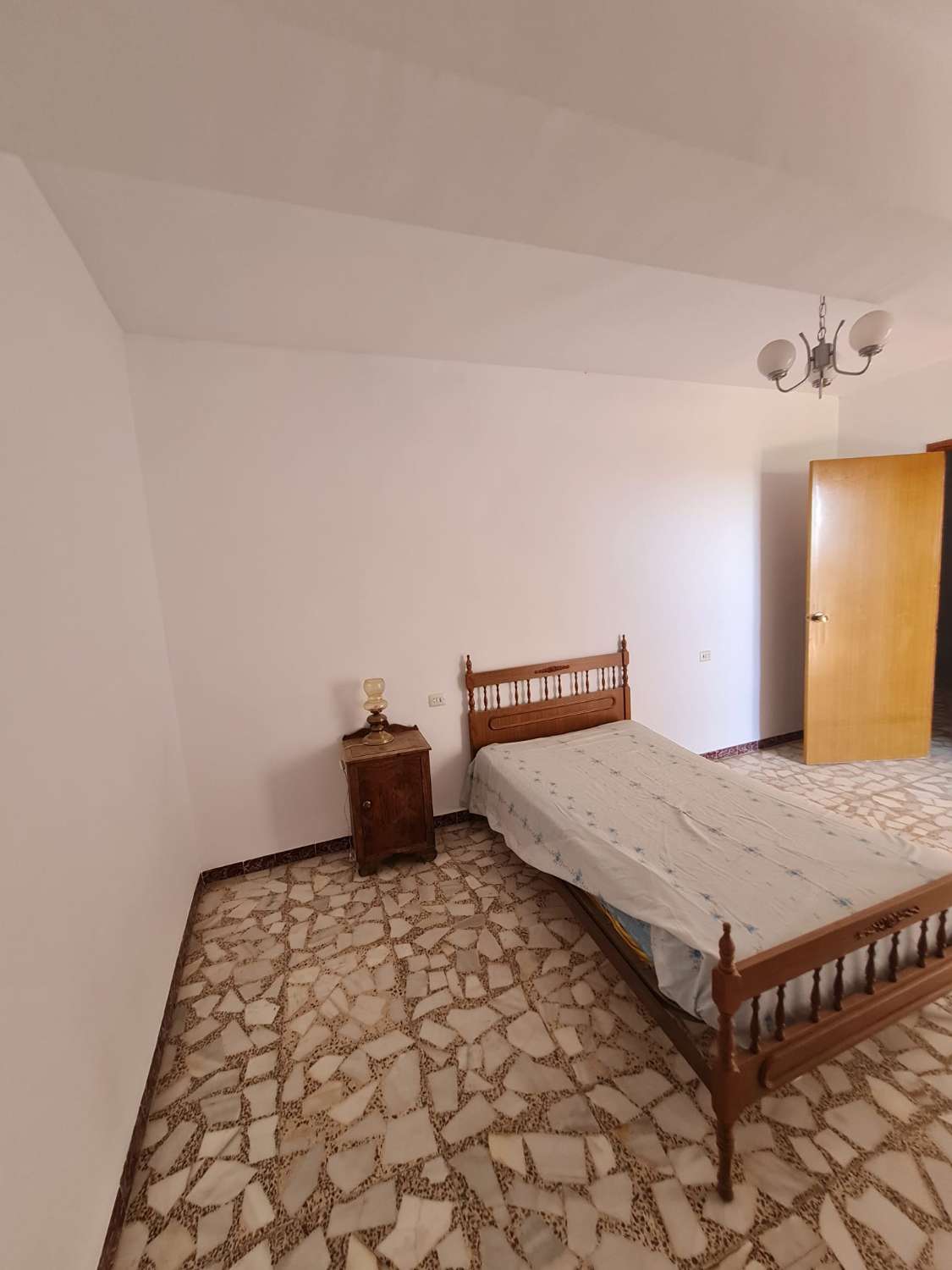 Ruim appartement en winkel in Vélez-Blanco