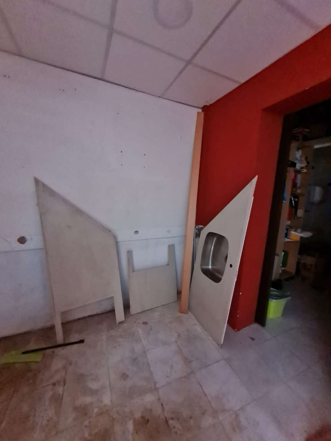 Amplio Apartamento y Tienda en Vélez-Blanco