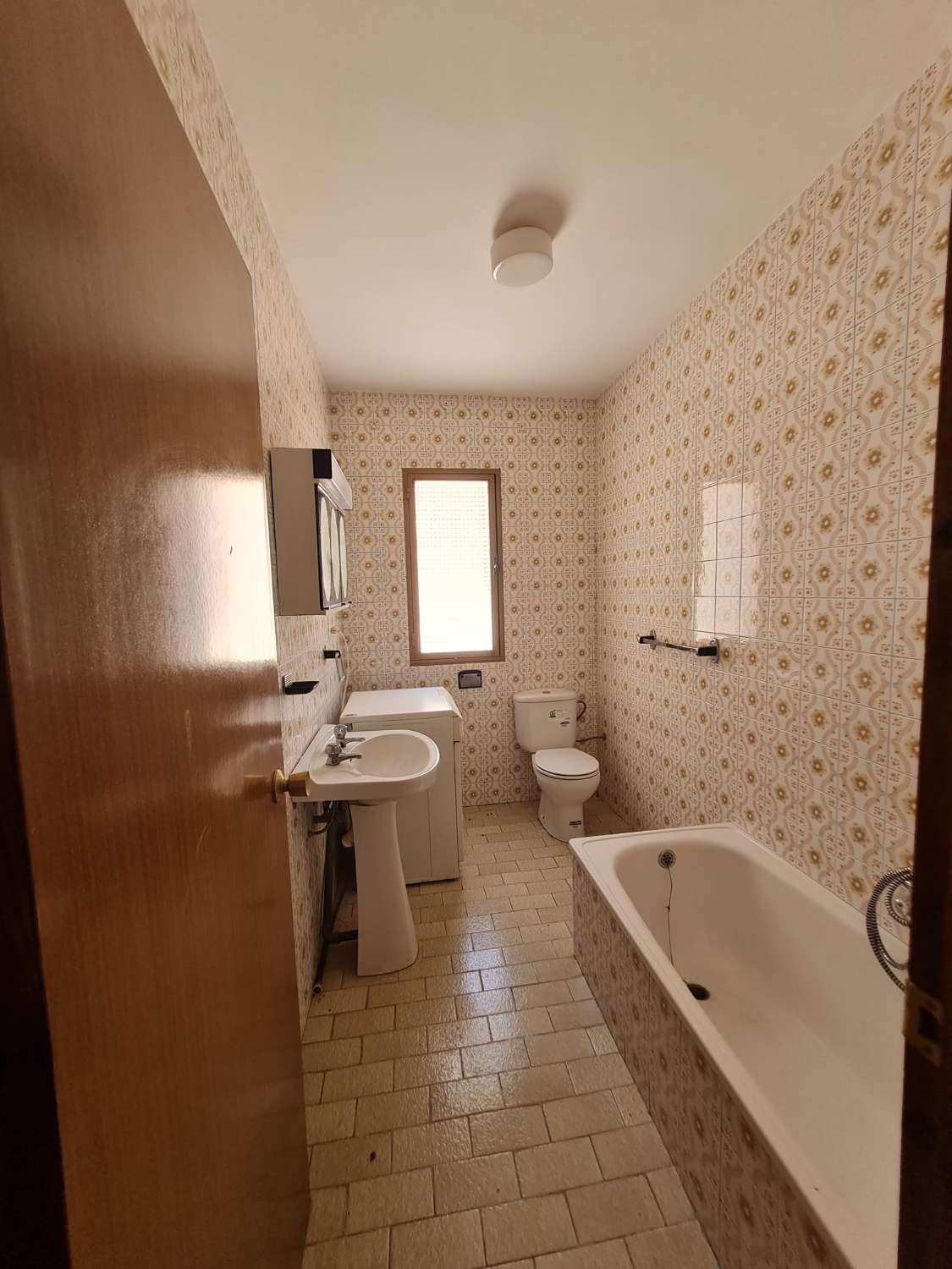 Ruim appartement en winkel in Vélez-Blanco