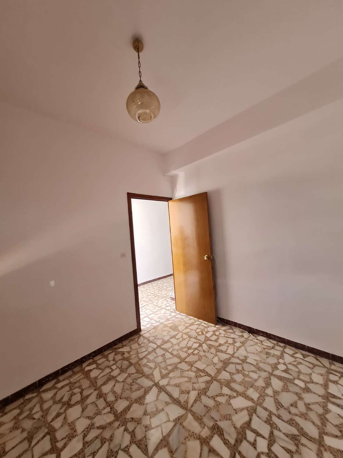 Ruim appartement en winkel in Vélez-Blanco