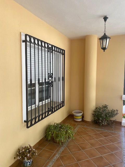 Luxury 5 Bed, 3 Bath  Large home in central Velez-Rubio.