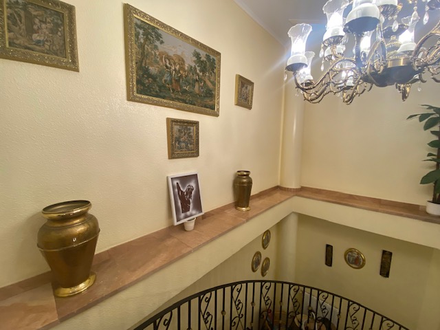 Luxury 5 Bed, 3 Bath  Large home in central Velez-Rubio.