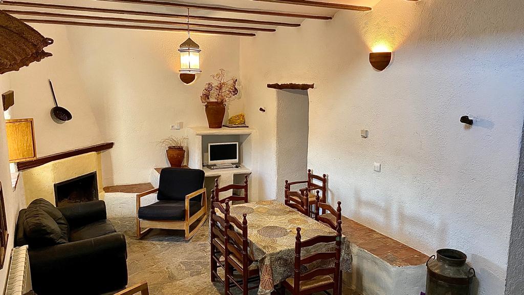 Finca de 8 dormitorios, 8 baños, casa funcionando como hotel rural