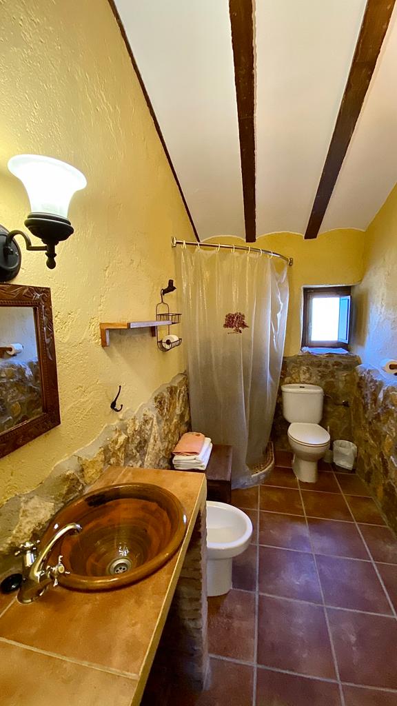 Finca de 8 dormitorios, 8 baños, casa funcionando como hotel rural