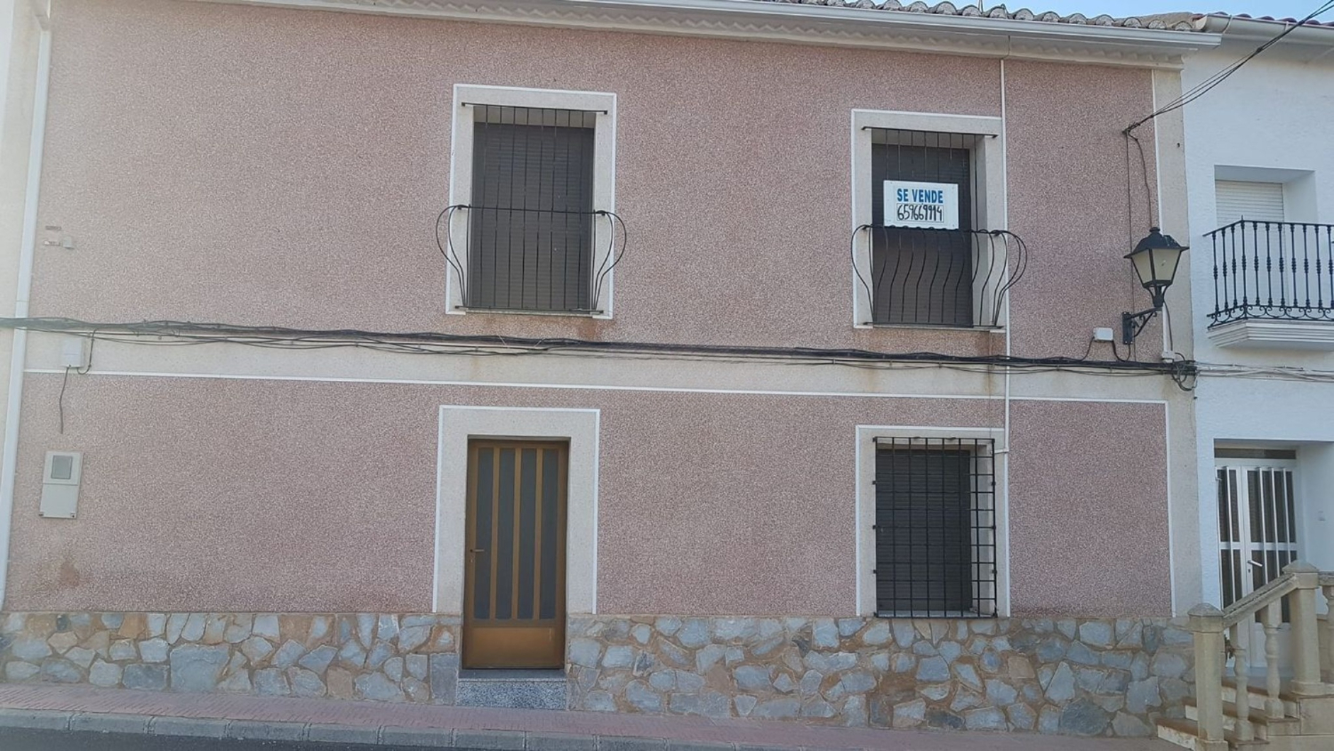 Casa Adosada de 3 Dormitorios y 2 Baños en Topares