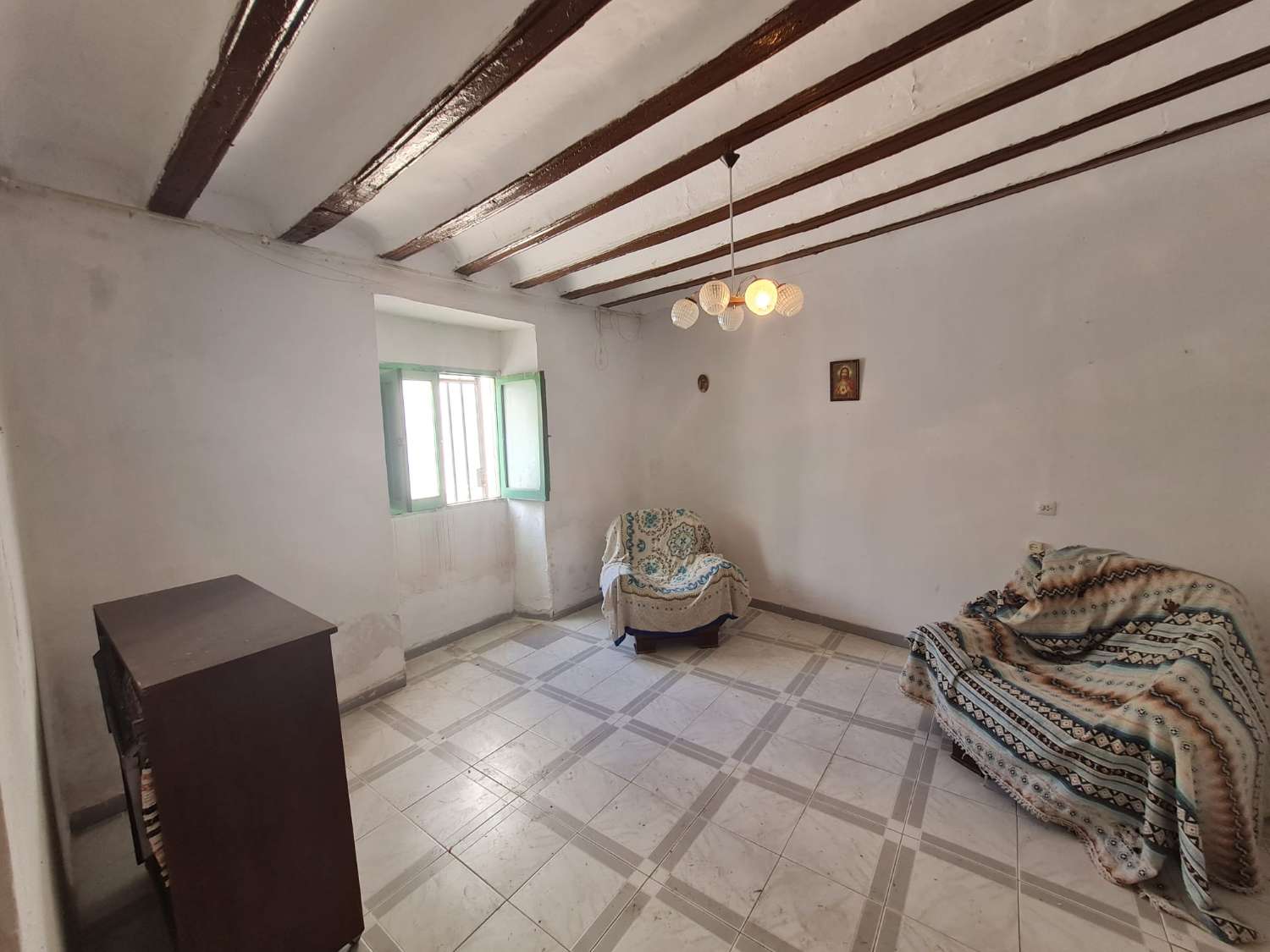 For Reform Large 4 Bed, 1 Bath Four Storey Townhouse in centre of Chirivel