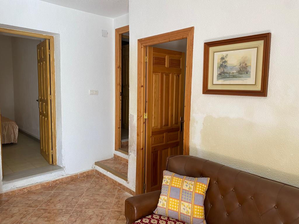 Large mostly reformed townhouse in Topares