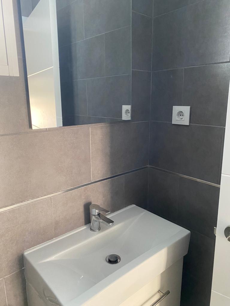 Precioso bungalow antiguo reformado de 2 dormitorios y 1 baño con garaje cerca de Oria