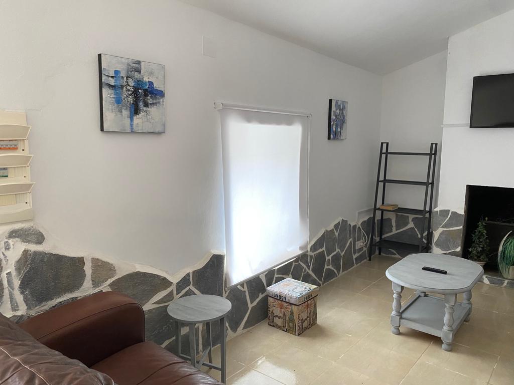 Precioso bungalow antiguo reformado de 2 dormitorios y 1 baño con garaje cerca de Oria