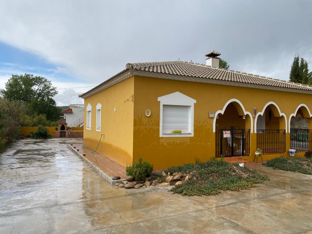 Precioso bungalow de 3 dormitorios y 1 baño con chalet independiente en Oria