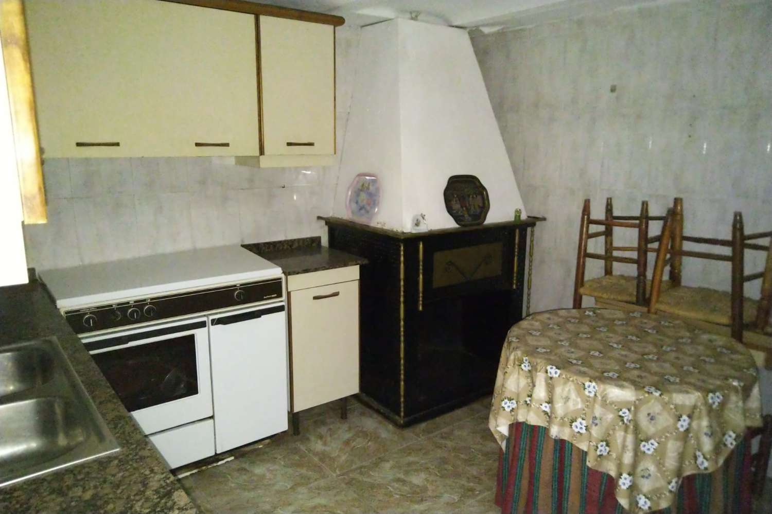 4 Bed, 2 Bath House in central Velez-Rubio