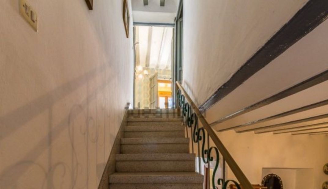 Amazing Partially renovated four story house, 5 Bed , 2 Bath in central Velez-Rubio.