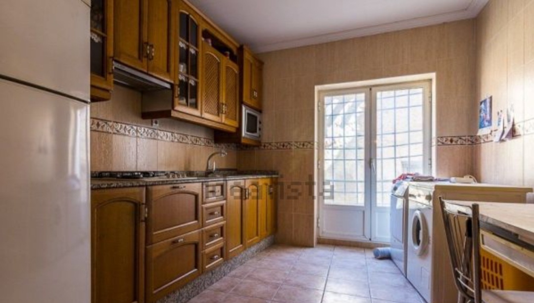 Amazing Partially renovated four story house, 5 Bed , 2 Bath in central Velez-Rubio.