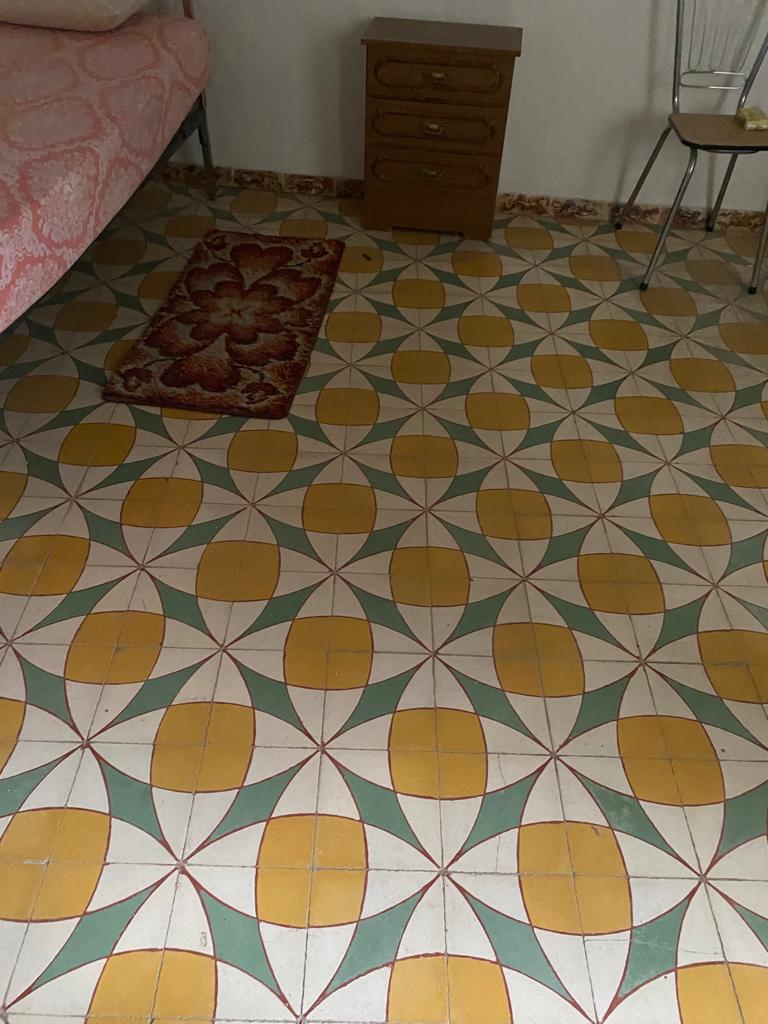 Erstaunliches, teilweise renoviertes vierstöckiges Haus, 5 Schlafzimmer, 2 Bäder im Zentrum von Velez-Rubio.