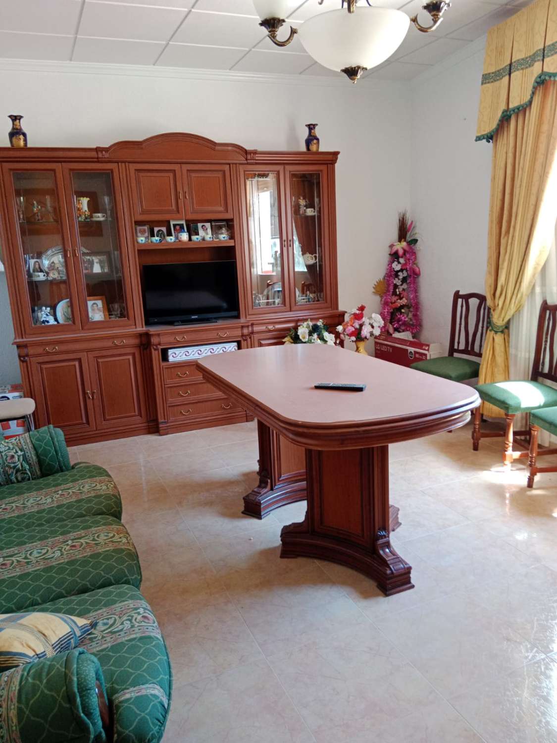 Attractive and airy, four bedroom town house in Castilléjar, Granada