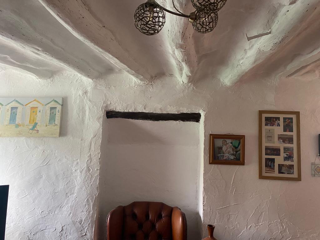 Cinq chambres, trois/quatre salles de bain, belle maison de campagne restaurée à Veiez-Rubio