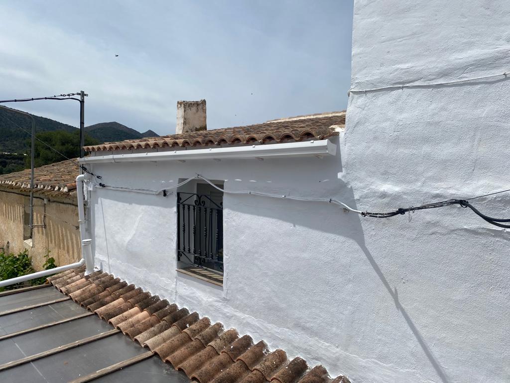 Cinq chambres, trois/quatre salles de bain, belle maison de campagne restaurée à Veiez-Rubio