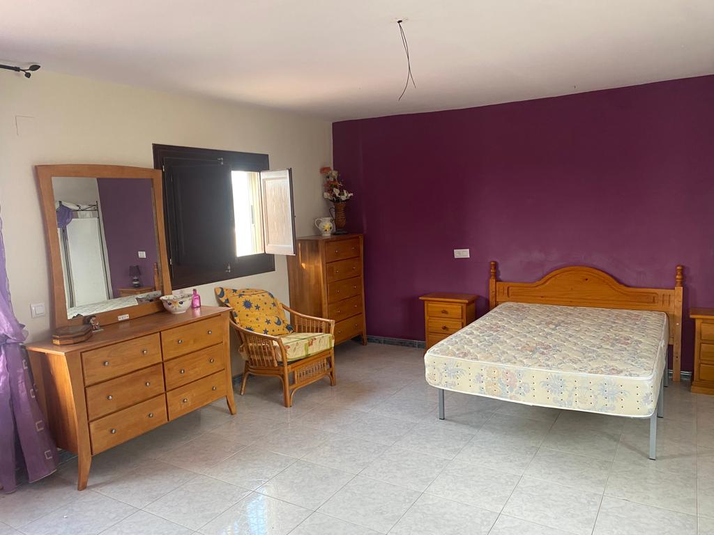 Villa de 4 dormitorios y 4 baños con piscina en Oria