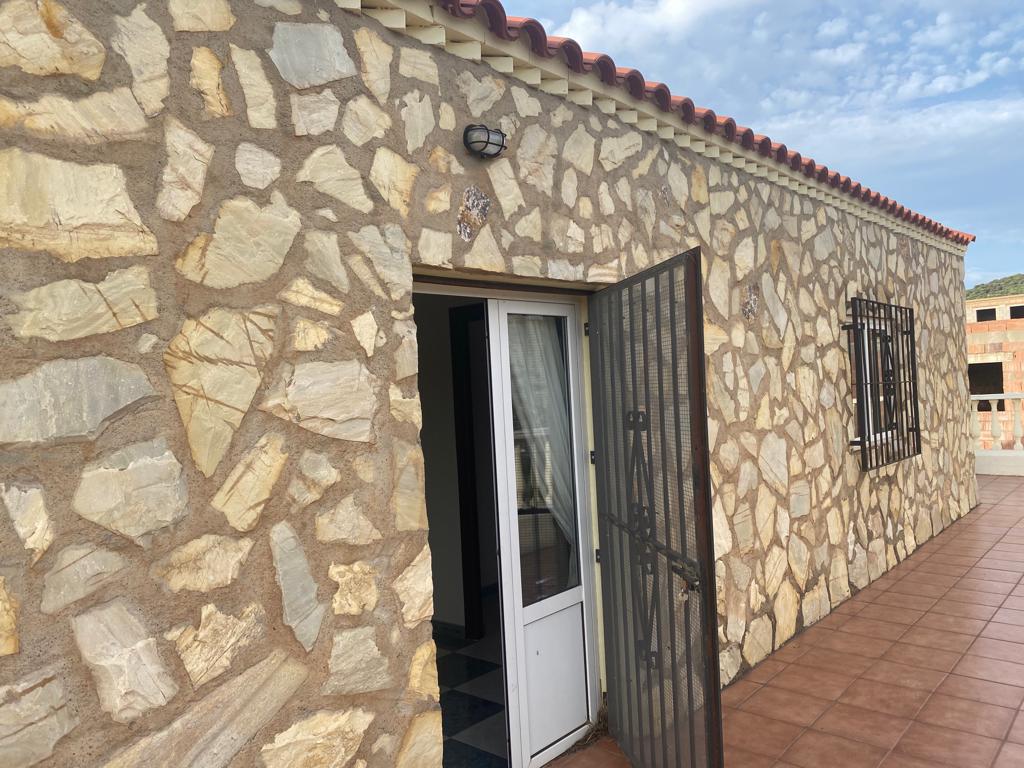 Villa de 4 dormitorios y 4 baños con piscina en Oria