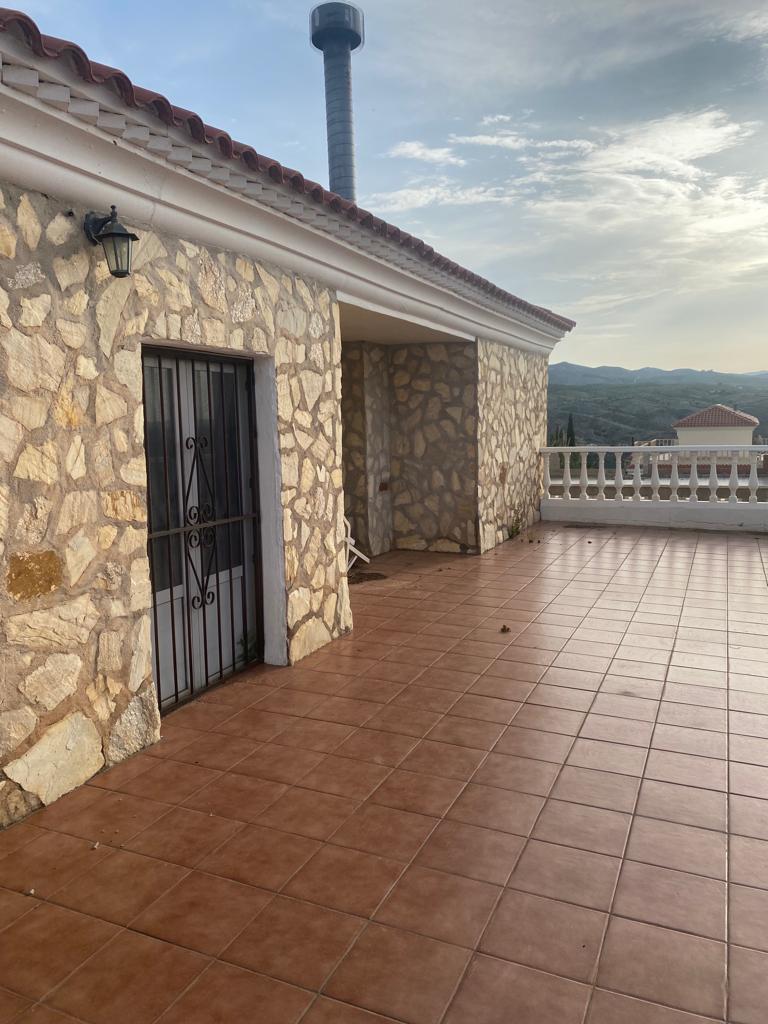 Villa de 4 dormitorios y 4 baños con piscina en Oria