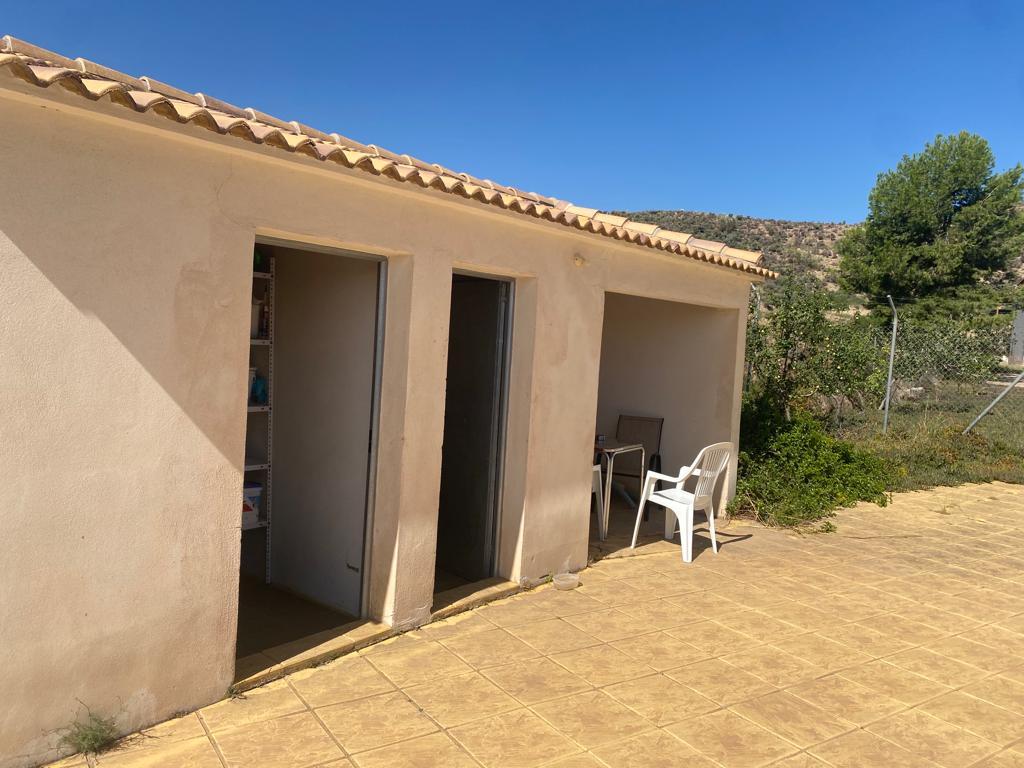 Grande ferme composée de trois maisons à Saliente Bajo