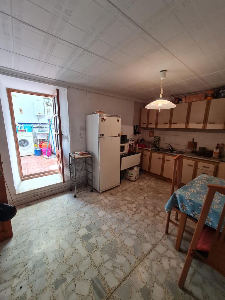 Herenhuis met 3/5 slaapkamers op een toplocatie aan de hoofdstraat in Velez-Blanco