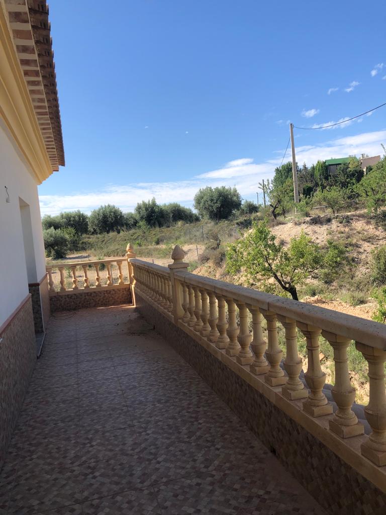 5 Bed .2 Bath House with Garage in Velez- Blanco