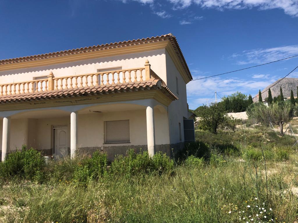 Haus mit 5 Schlafzimmern und 2 Bädern und Garage in Velez-Blanco