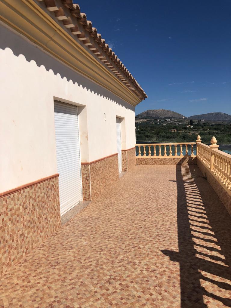 5 Bed .2 Bath House with Garage in Velez- Blanco