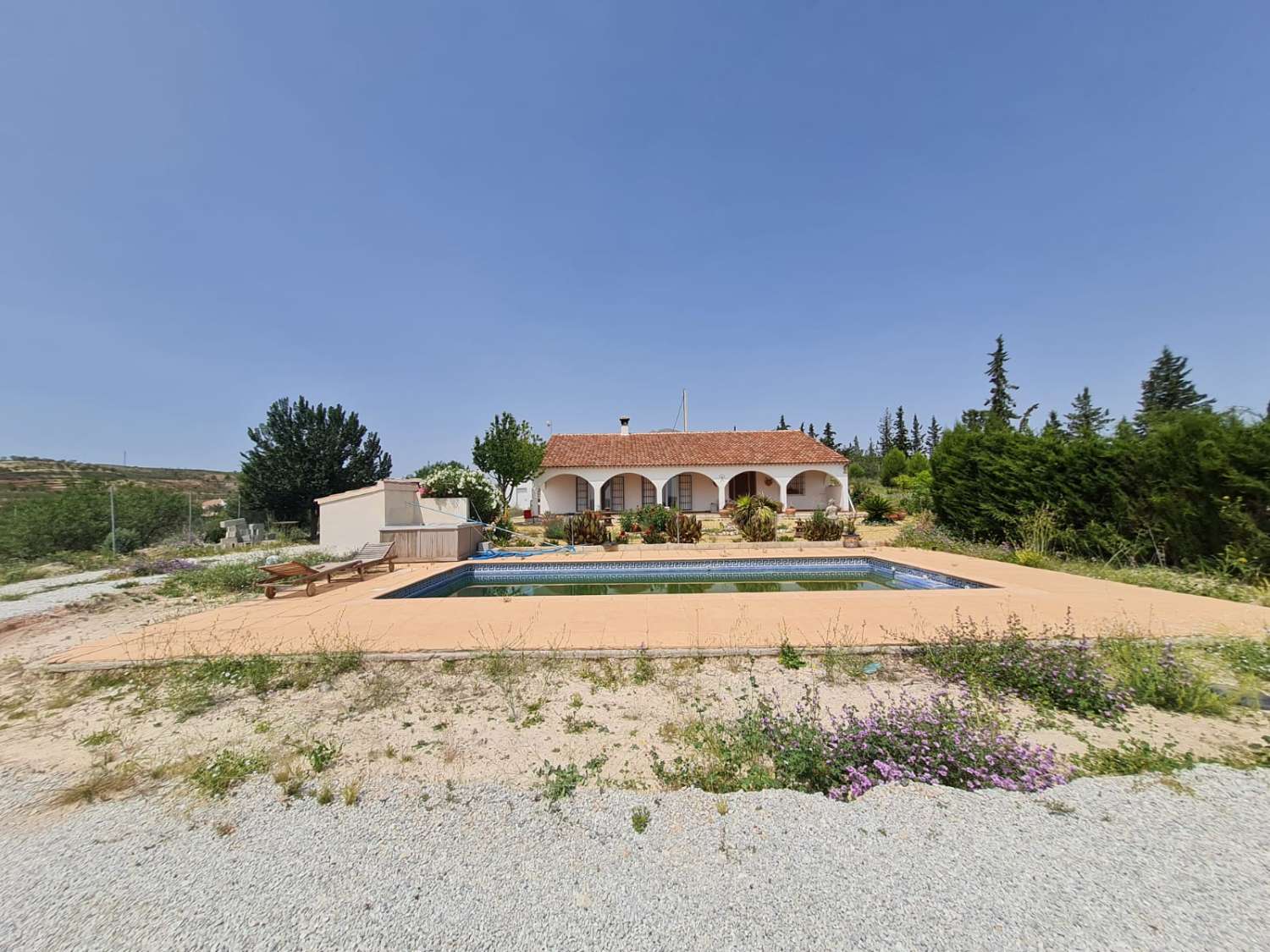 Hermosa villa de 4 dormitorios y 3 baños con piscina en un entorno encantador cerca de Vélez Blanco