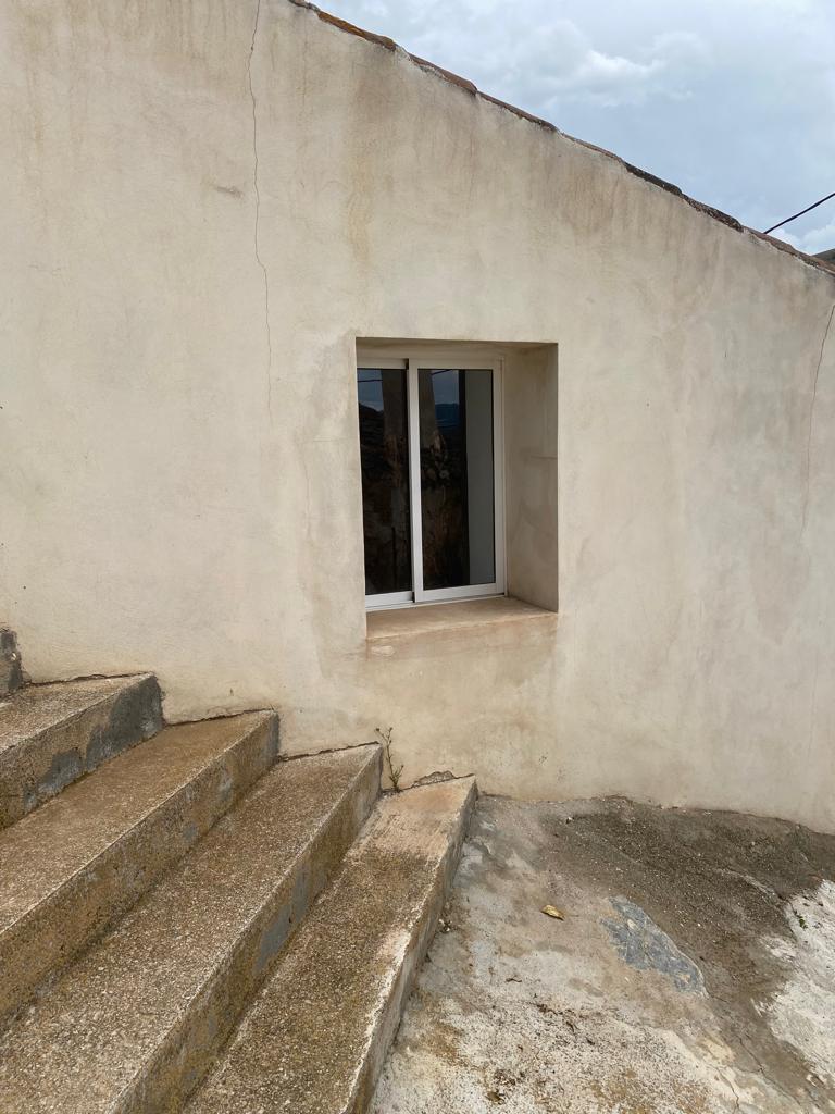 Ready to move into renovated 2 Bed bungalow in Oria