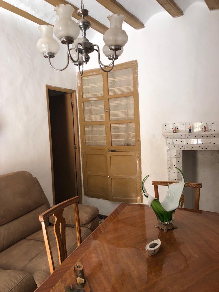 Large 5 Bed ,1 Bath furnished Town House with garden in Velez-Blanco