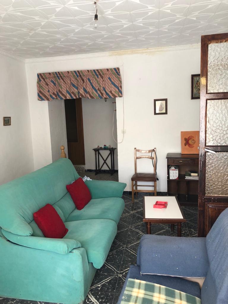 Large 5 Bed ,1 Bath furnished Town House with garden in Velez-Blanco