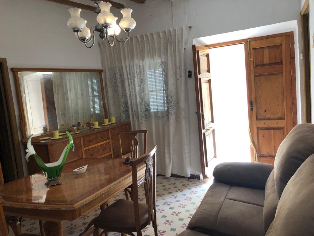 Large 5 Bed ,1 Bath furnished Town House with garden in Velez-Blanco