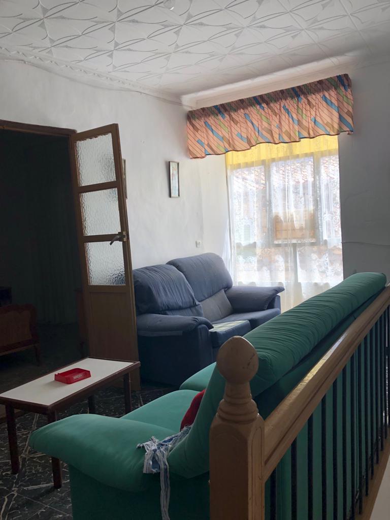 Amplia casa adosada amueblada de 5 dormitorios y 1 baño con jardín en Vélez-Blanco