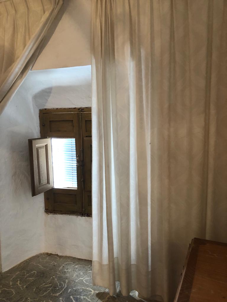 Amplia casa adosada amueblada de 5 dormitorios y 1 baño con jardín en Vélez-Blanco