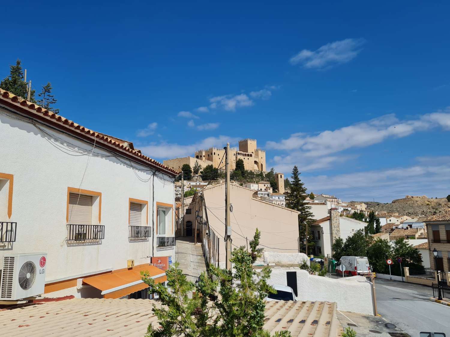 Preciosa casa de 5 dormitorios con amplio garaje en Vélez-Blanco