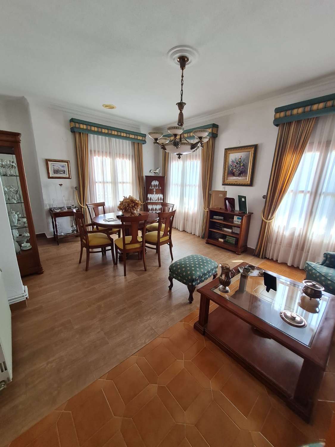 Preciosa casa de 5 dormitorios con amplio garaje en Vélez-Blanco