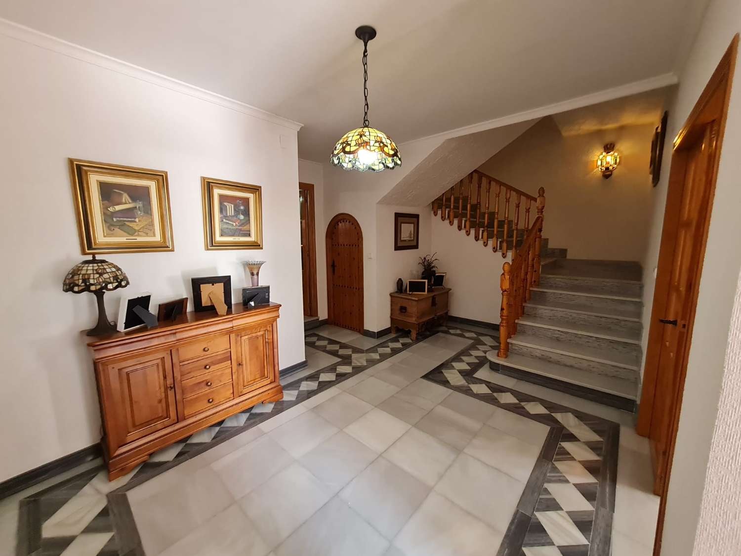 Lovely 5 bed House with Large Garage in Velez- Blanco