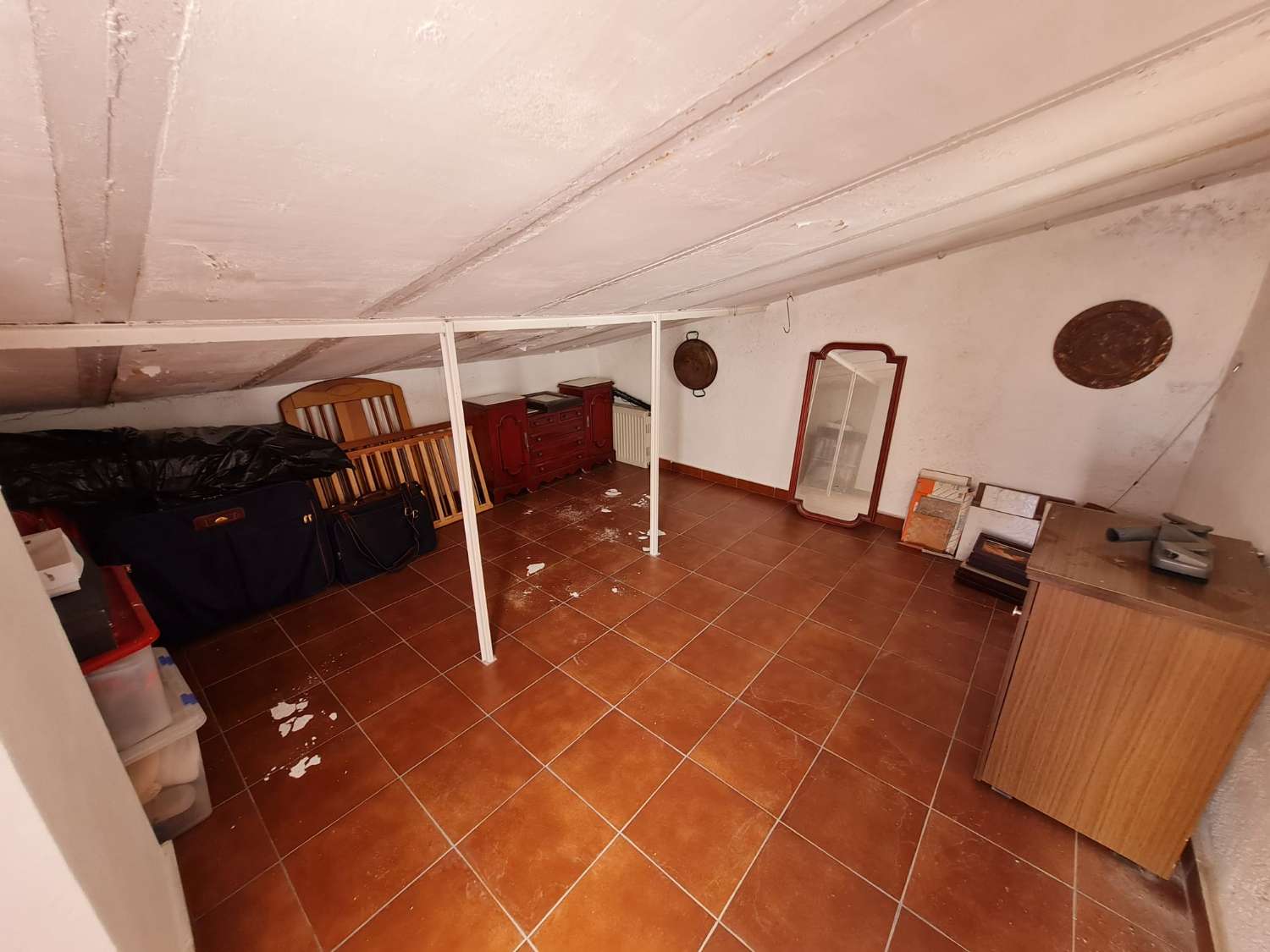 Mooi huis met 5 slaapkamers en grote garage in Velez-Blanco