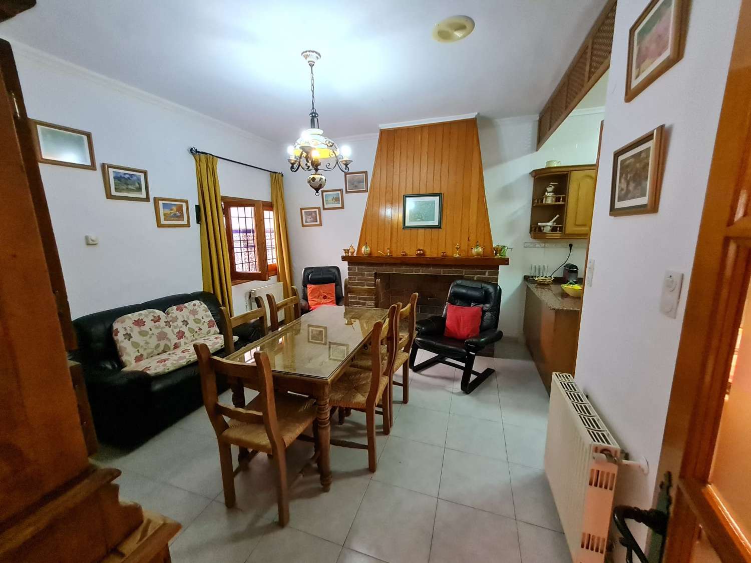 Preciosa casa de 5 dormitorios con amplio garaje en Vélez-Blanco