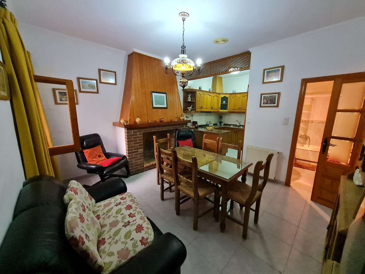 Preciosa casa de 5 dormitorios con amplio garaje en Vélez-Blanco